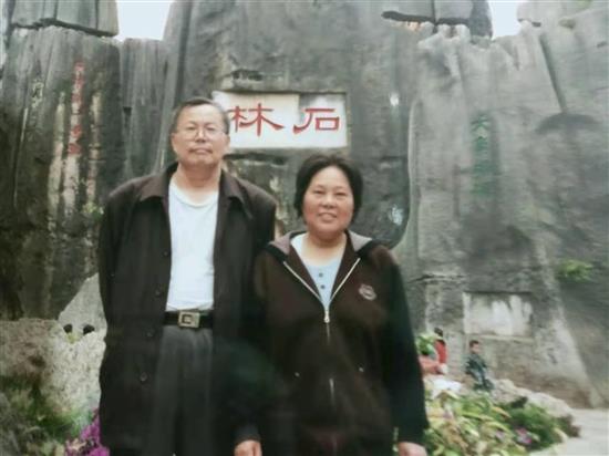 王红旗与孙晓琴夫妇 本文图片均为 清华大学出版社 图